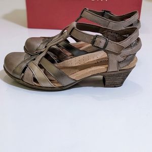 Rockport Cobb Hill Aubrey Khaki Multi Color. Leather Wedge heel. Women's Size 5.